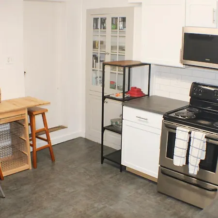 Urban Oasis - 3Br 2Ba - City View- Private Parking