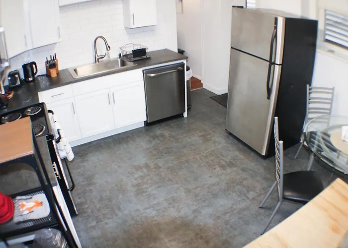 Urban Oasis - 3br 2ba - View- Private Parking Pittsburgh