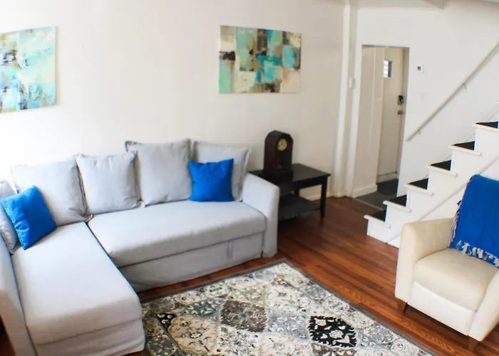 Urban Oasis - 3br 2ba - View- Private Parking