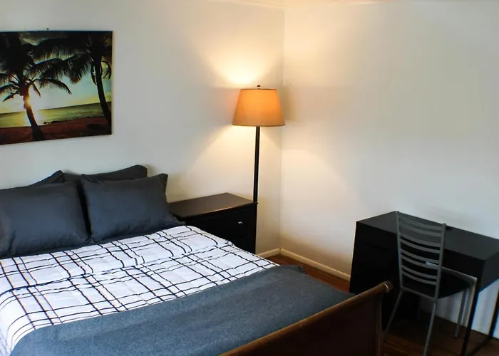 Urban Oasis - 3br 2ba - View- Private Parking *