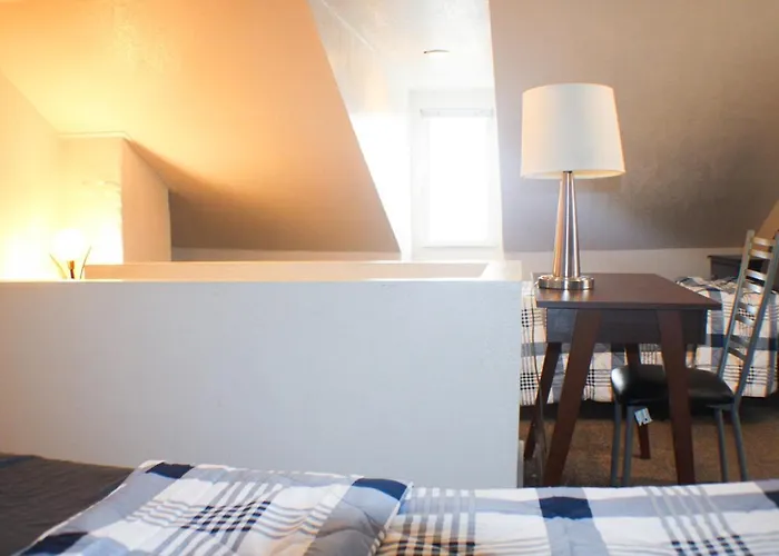 Urban Oasis - 3br 2ba - View- Private Parking
