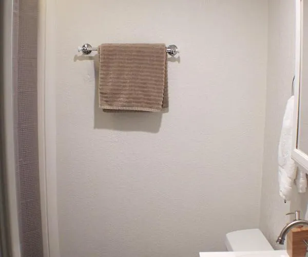 Apartment Urban Oasis - 3br 2ba - View- Private Parking